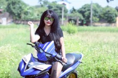 Bộ ảnh ' cô nàng xăm trổ ' đọ dáng cùng Exciter 150 độ cực chất