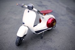 BUZZ 1 - xe máy điện mang kiểu dáng Vespa cổ được sản xuất tại Việt Nam