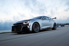 Cận cảnh xe cơ bắp Chevrolet Camaro GT4.R đắt ngang siêu xe