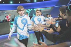 CKTG 2017: Cloud9 càn quét vòng bảng trong ngày thi đấu khởi động đầu tiên