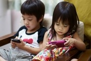 Điện thoại gây hại cho trẻ em không khác... ma túy