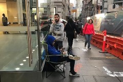 Nhiều người bắt đầu xếp hàng mua iPhone X tại Australia