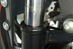 Đứa con Yamaha R15 2017 hoàn toàn mới bị xì dầu phuộc USD