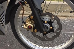 Exciter 2006 độ kiểng với đôi chân mỏng manh đầy cứng cáp