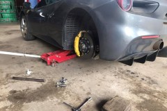 Ferrari 488 GTB của Cường Đô La liên tục bị thủng lốp trên đường đi dự "Đại tiệc siêu xe"