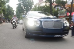 Hà Nội: Bentley Flying Spur V8 màu xanh dương thu hút mọi ánh nhìn