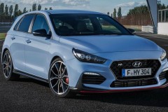 Hyundai i30 N mới có giá khởi điểm chỉ 768 triệu VNĐ, rẻ hơn đối thủ VW Golf GTI