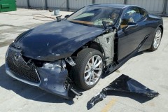Lexus LC 500 2018 bị tai nạn "vỡ đầu" được rao bán 31.250 USD