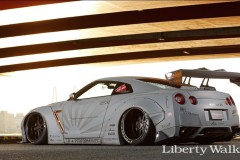 Liberty Walk "chơi trội" tung hai bộ bodykit nâng cấp cho Nissan GT-R