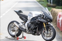 Lộ diện Fireblade SP hầm hố trên đường đua drag-race
