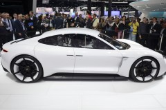 Mẫu xe điện Porsche Mission E sẽ được bán với giá 1,9 tỷ đồng