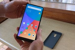 Mở hộp siêu phẩm không viền Xiaomi Mi MIX 2