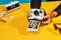 Polaroid giới thiệu máy ảnh chụp lấy liền OneStep 2 và loại phim mới i-type