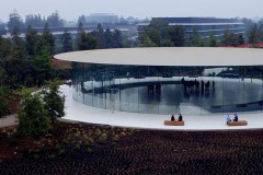 Quang cảnh bên ngoài và bên trong của Steve Jobs Theater