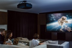 Sony ra mắt máy chiếu 4K HDR giá dưới 5.000 USD, thêm phiên bản tầm trung 8.000 USD