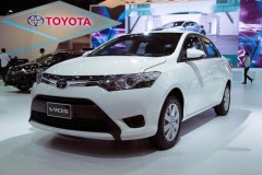 Mặc tháng "cô hồn", Toyota Vios cháy hàng, Fortuner đạt doanh số kỷ lục