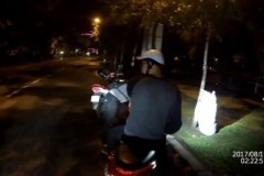 Clip Attila so kè đua bơi với Z900 và gặp tai nạn