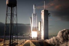 Falcon Heavy là tên lửa mạnh nhất từ trước đến nay