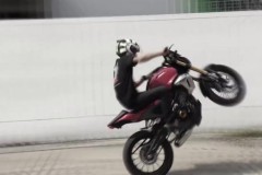 Honda CB150R Stunt biểu diễn sức mạnh và sự linh hoạt