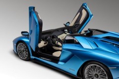 Lamborghini ra mắt Aventador S Roadster, 730 mã lực, 350 km/h, đánh lái bánh sau, giá 373.000 USD