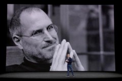 Mở đầu sự kiện iPhone X là sự cống hiến của cha đẻ Steve Jobs