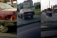 Ôtô mài 1 bánh khét lẹt trên đường vẫn phóng vun vút