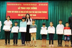 Quỹ Toyota Việt Nam trao tặng học bổng “Vòng tay nhân ái” tại Đắk Lắk