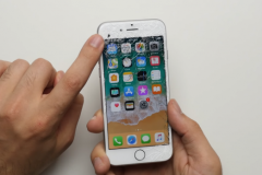 Thả rơi iPhone 8 Plus và Galaxy Note8: Táo sẽ "mẻ" hay Sung sẽ "sứt"???