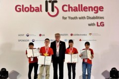 Thanh thiếu niên khuyết tật Việt giành giải tại cuộc thi công nghệ