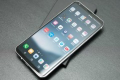 Trên tay LG V30 tại Việt Nam: máy hơi bè, màn hình đẹp