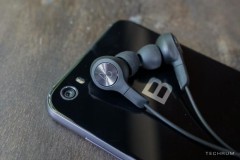 Trên tay tai nghe B&O tặng kèm LG V30: Thiết kế đẹp mắt, chất âm tốt, sản xuất tại Việt Nam