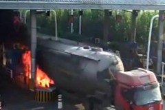 Xe bồn cháy ngùn ngụt, chạy suốt 3km tìm cứu hộ