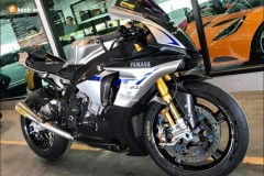 Yamaha R1M độ căng đét cùng dàn chân hạng nặng