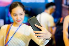 Thương hiệu Việt mobiistar tung smartphone 4 camera, màn hình "vô cực", giá chỉ 6.789.000đ