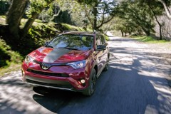 Toyota RAV4 2017 phiên bản thể thao có giá hơn 28.000 USD