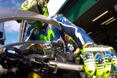 Valentino Rossi chạy thử chiếc R1M khi chưa hồi phục tình trạng sức khoẻ
