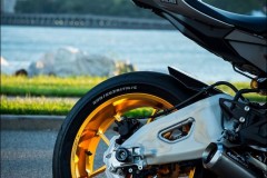 Yamaha R1M độ phiên bản tối tân ảo diệu trong buổi chiều hoàng hôn