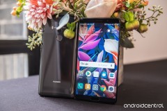 Cận cảnh 2 chiếc smartphone mới nhất của Huawei: Huawei Mate 10 và Mate 10 Pro