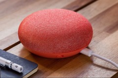 Loa thông minh Google Home Mini tự ghi âm mọi tiếng động xung quanh