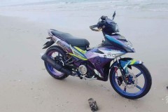 Exciter 150 trong bản độ đậm chất thể thao khi khoe dáng trên bãi biển