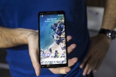 Google lên tiếng "đá đểu" Apple ngay trong khi ra mắt Google Pixel 2