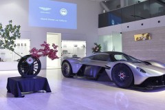 Hai siêu phẩm Aston Martin Valkyrie và DB11 tới xứ sở hoa anh đào