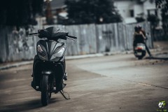Honda Air Blade độ há mồm với dàn chân thanh mảnh
