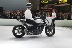 Honda ra mắt xe moto điện tự động cân bằng Riding Assist-E