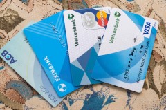 Làm thẻ nào ít tốn phí mà vẫn mua app, mua hàng online được?