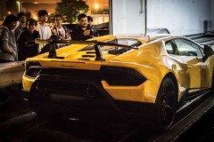 Lamborghini Huracan Performante cập bến Nhật Bản, hàng chục siêu xe xếp hàng chào đón