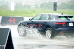 Lần đầu tiên trải nghiệm vần vô lăng Jaguar F-Pace, XF trên đường băng tại Việt Nam