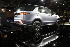 Land Rover gợi ý về một phiên bản Defender SVX mạnh mẽ nhất sẽ ra mắt trong vài năm tới