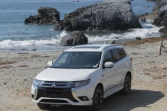 Mitsubishi Outlander PHEV 2018 giá từ 813 triệu VNĐ sẽ đến Mỹ trong năm nay