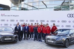 Mỗi cầu thủ câu lạc bộ Bayern Munich được tặng một chiếc xe Audi A8